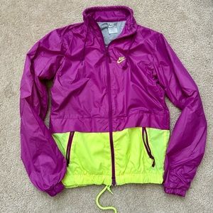 Nike Women’s Vintage Windbreaker Small